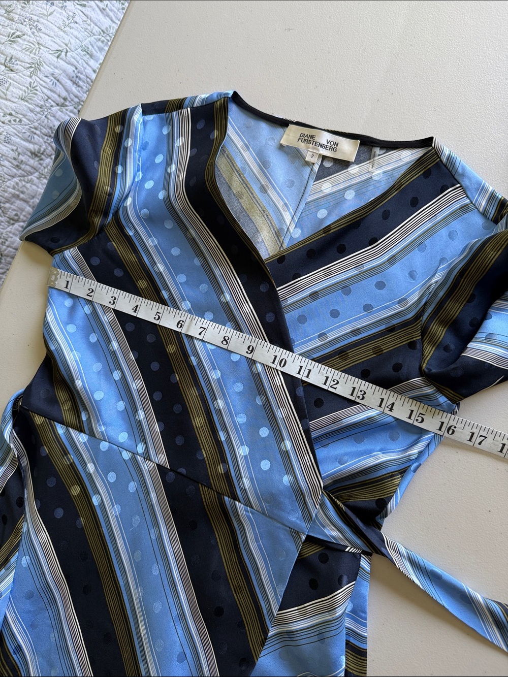 Diane Von Furstenberg 100% Silk Wrap Mini Dress Size 2 - Picture 13 of 17